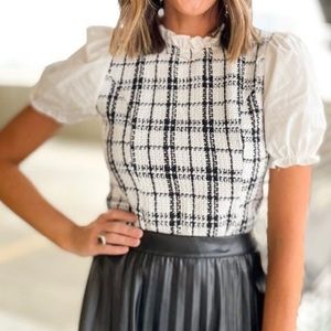 Woman’s white tweed with contrast sleeve and collar large